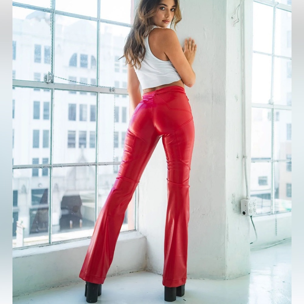 NWT!! Revice Venus Flares